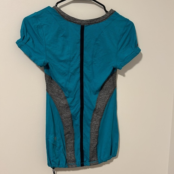Lululemon Turquoise Gray Drawstring Ruched Short Sleeve Workout Top Size 2 - Picture 4 of 5